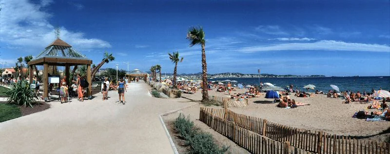 Plage de la Base Nature à Fréjus